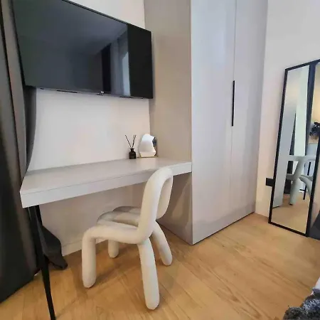 Maroen Lux And Old Town