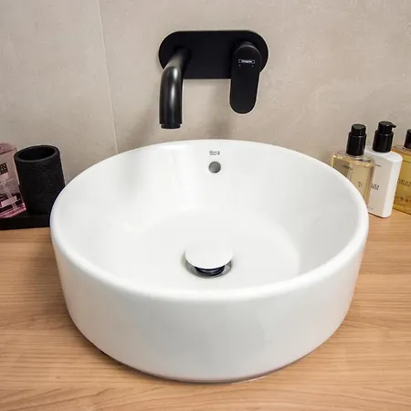 Maroen Lux And Old Town *