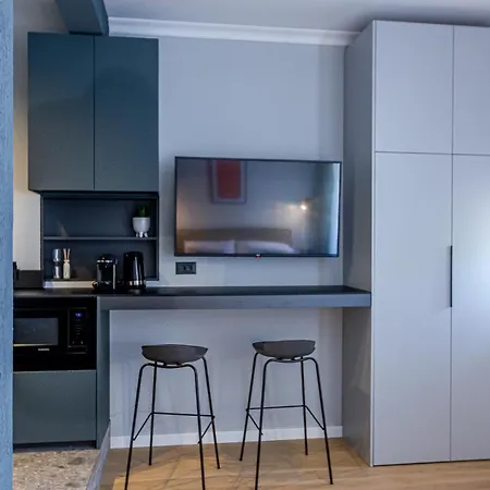 Maroen Lux And Old Town *